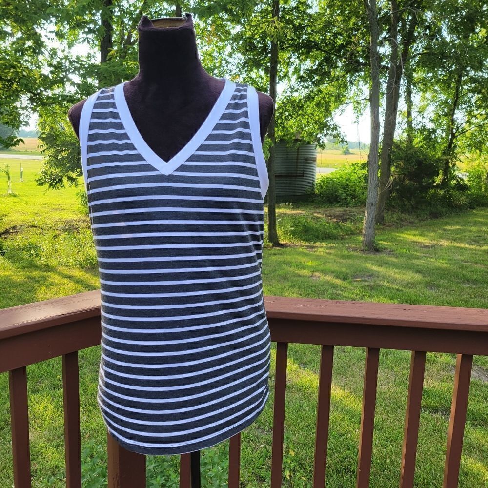 Ladies Black White Striped Sleeveless Blouse Top sz Med